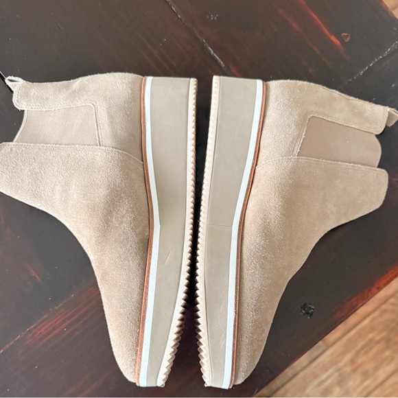 Antonio Melani EUC Women's Brexton Tan
Suede Platform Ankle Boots Size 9 - Picture 6 of 7